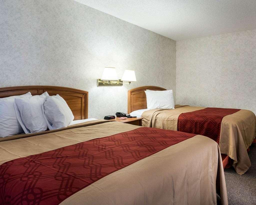 Econo Lodge Inn & Suites Canandaigua Room photo