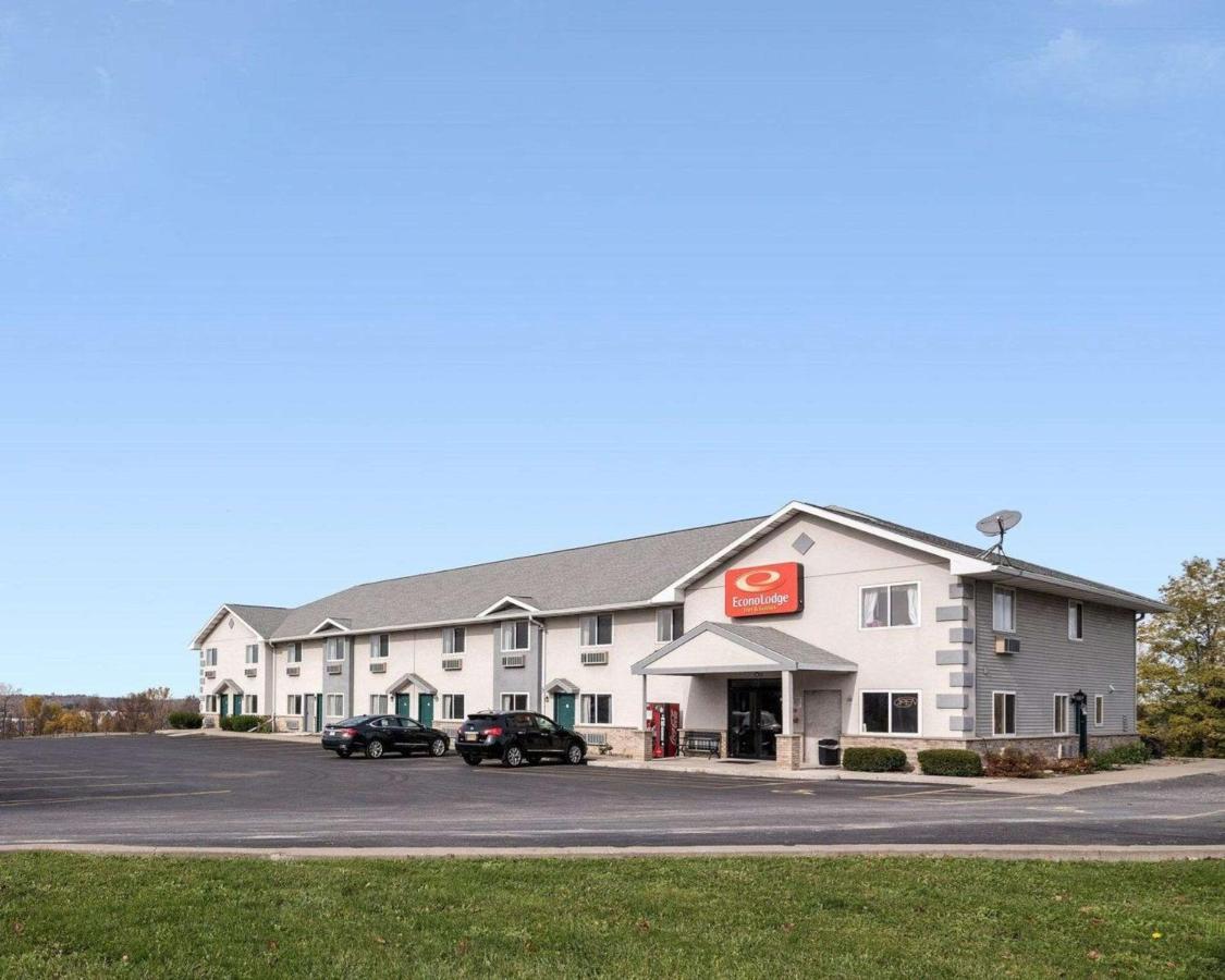 Econo Lodge Inn & Suites Canandaigua Exterior photo