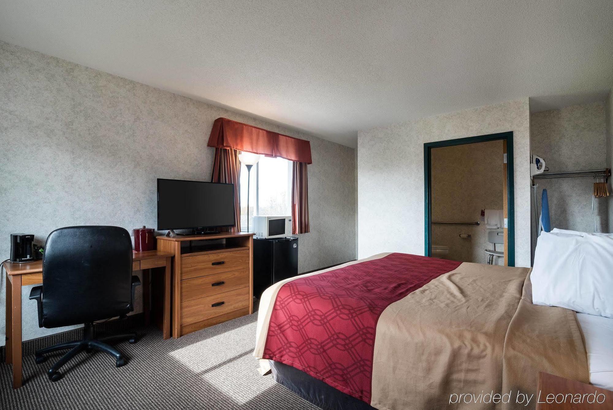 Econo Lodge Inn & Suites Canandaigua Exterior photo